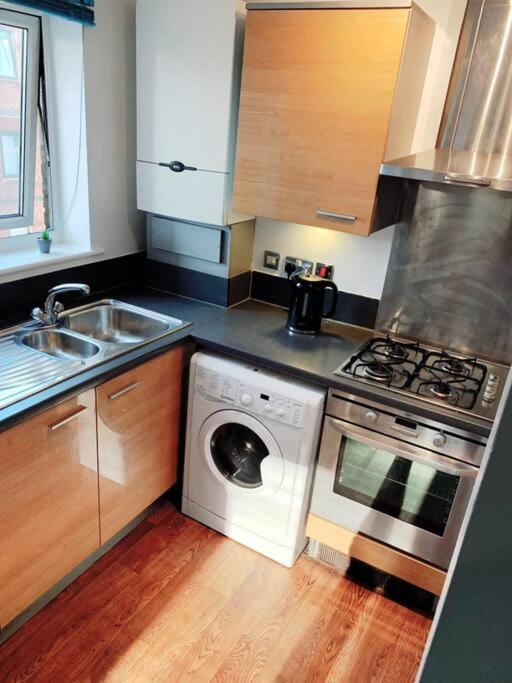 2 Bed Apartment With Free Parking Chelmsford Bagian luar foto
